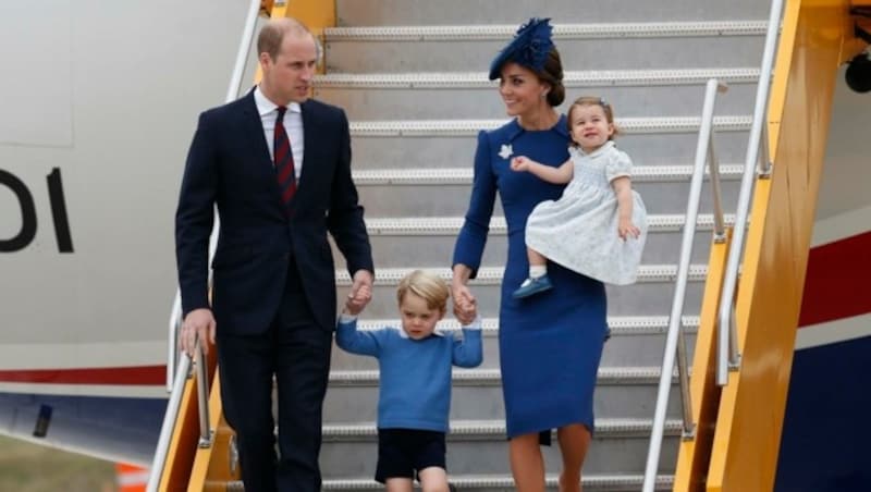 Prinz William mit seiner Kate und den Kindern George und Charlotte (Bild: CHRIS WATTIE)