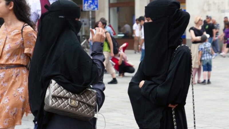 Verschleierte Frauen in Wien (Bild: Gerhard Bartel (Archivbild))