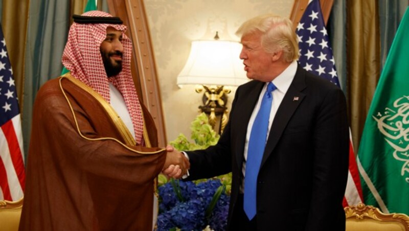 Mohammed bin Salman mit Donald Trump (Bild: AP)