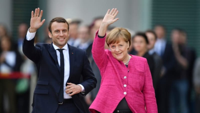 Frankreichs Präsident Emmanuel Macron und die deutsche Bundeskanzlerin Angela Merkel (Bild: AP)