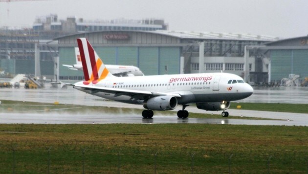 Ein Passagierflugzeug in Stuttgart am Flughafen (Symbolbild) (Bild: APA/Andreas Rosar Agentur)