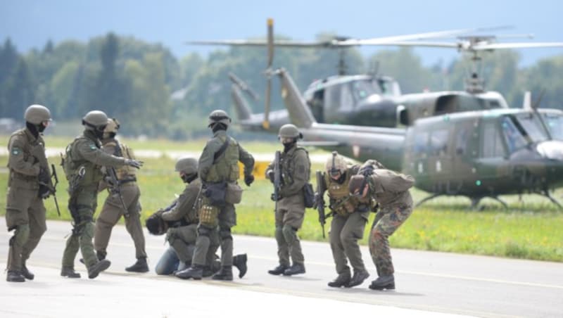 Soldaten des Jagdkommandos bei einer Übung in Zeltweg (Bild: APA)