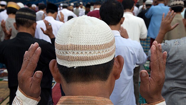 Betende Muslime während des Ramadan (Bild: AP)