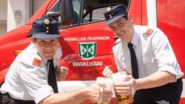 Kommandant Johannes Winkler und sein Stellvertreter Martin Lexer freuen sich auf das Maibaumfest. (Bild: FF Maria Luggau)