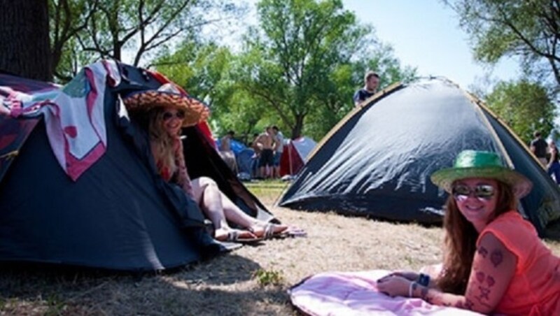 Klassisches Camping: nur 8-10 Minuten entfernt! (Bild: photo by Bence Szemerey | http://szemy.hu)