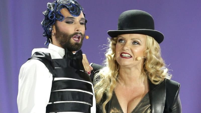 Conchita Wurst und Verena Scheitz führten durch die Eröffnung. (Bild: APA/GEORG HOCHMUTH)