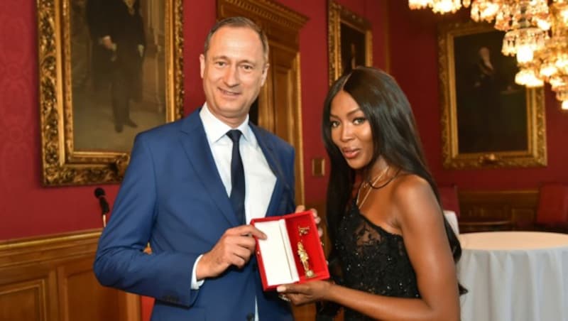 Supermodel Naomi Campbell mit Andreas Mailath-Pokorny (Bild: Christian JOBST)