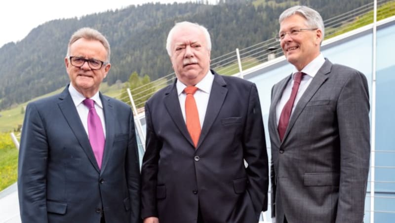 Die SPÖ-Landeschefs Niessl, Häupl und Kaiser bei der Landeshauptleutekonferenz (Bild: APA/EXPA/JOHANN GRODER)