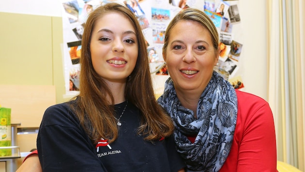 Vanessa Sahinovic mit ihrer Mutter, die ihr viel Kraft gibt (Bild: Christof Birbaumer / Kronenzeitung)