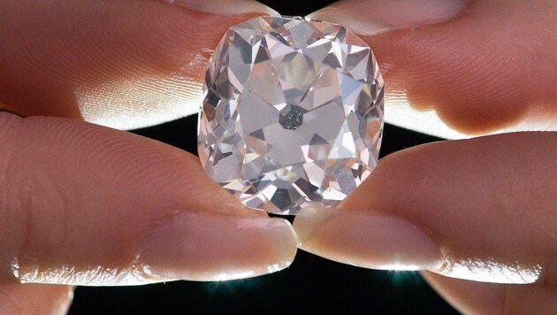 Der bei Sotheby's versteigerte 26 Karat schwere Diamant (Bild: AFP/Justin Tallis)