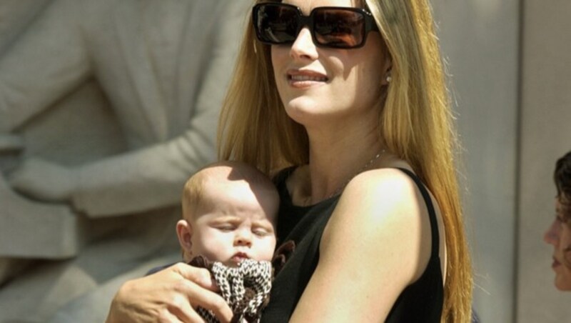 Brooke Shields mit Baby im Arm: Der Star litt unter einer postpartalen Krise. (Bild: AP)