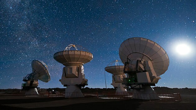 Der Teleskopverbund ALMA in den chilenischen Anden (Bild: ESO/Jose Francisco Salgado)