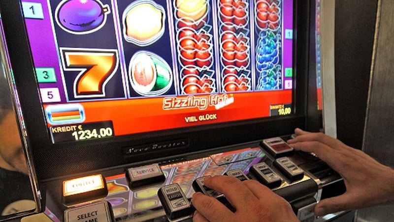 Eine Gesetzesänderung hätte eine bundesweite Lizenz für das - länderweise verbotene - kleine Glücksspiel schaffen sollen. (Bild: APA/GEORG HOCHMUTH (Symbolbild))