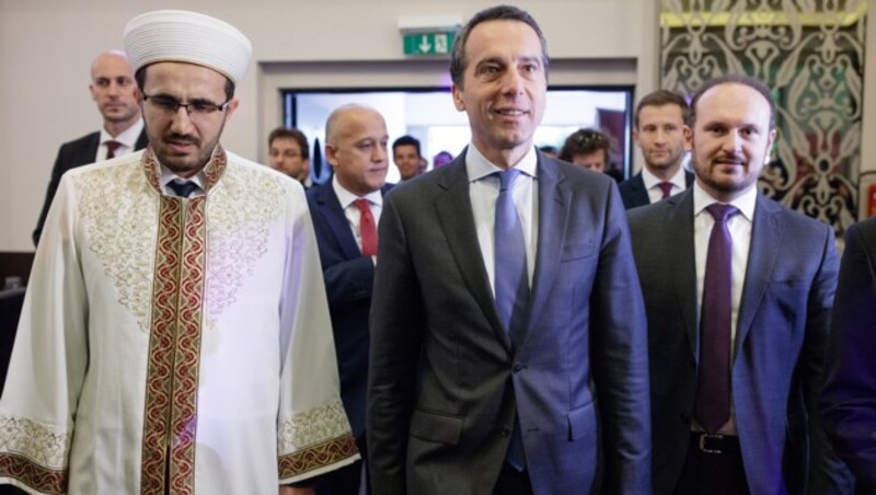 IGGiÖ-Präsident Ibrahim Olgun (li.) mit Bundeskanzler Christian Kern (Bild: APA/GEORG HOCHMUTH)