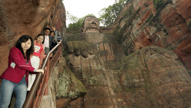 Der Buddha von Leshan ist 71 Meter hoch. Eine Mini-Ausgabe soll am Krippenstein aufgestellt werden. (Bild: KRONEN ZEITUNG, Reinhard Holl)