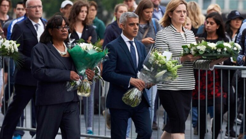 Londons Bürgermeister Sadiq Khan, Innenministerin Amber Rudd (re.) und ihre Stv. Diane Abbott (li.) (Bild: AFP)