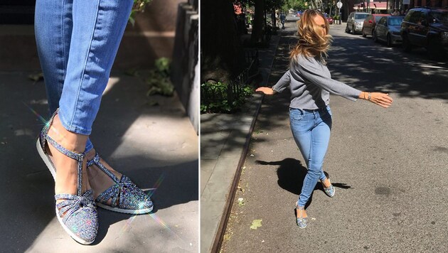 Sarah Jessica Parker ist begeistert von ihren Sandalen-Sneakers. (Bild: facebook/sjp)