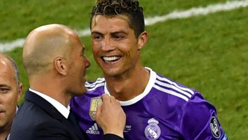 Zidane (links) mit Ronaldo (Bild: AFP)