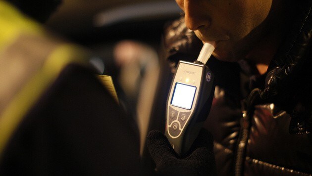 Bei einem beteiligten Autofahrer wurden 1,5 Promille gemessen (Symbolbild). (Bild: APA/Georg Hochmuth (Symbolbild))