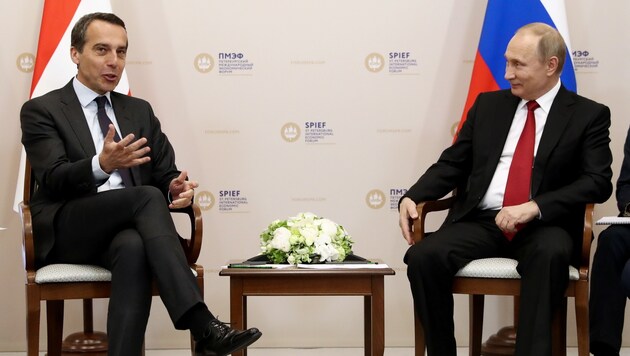 Bundeskanzler Christian Kern und Wladimir Putin in St. Petersburg (Bild: AFP)
