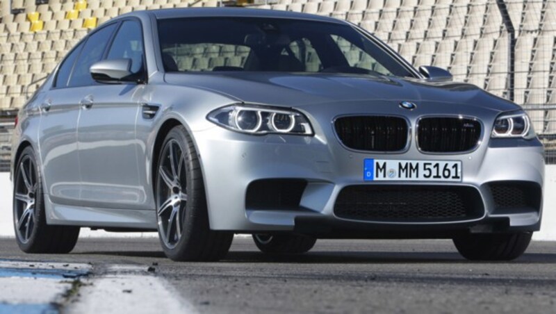 Der F10 wird von einem Turbo-V8 befeuert. (Bild: BMW)