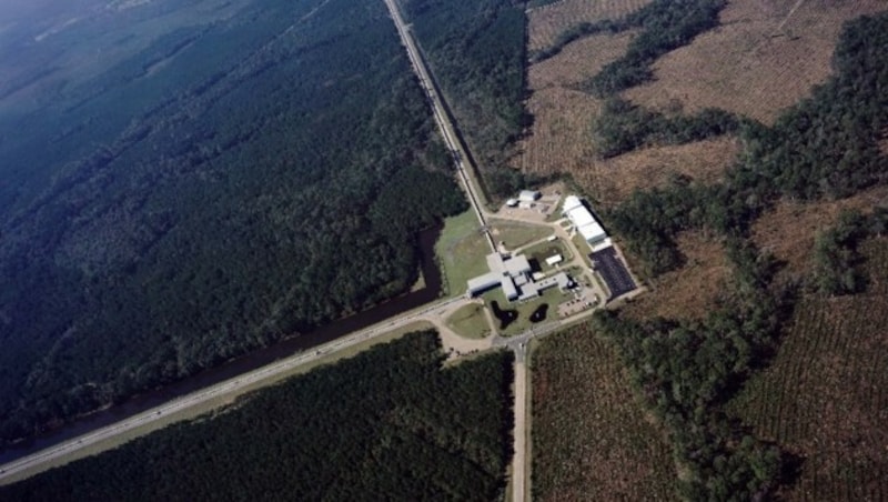 ... und jenes in Livingston (Louisiana) (Bild: Caltech/MIT/LIGO Laboratory)