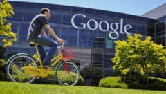 Die Behörde befürchtet, dass Google seine Machtposition mit der Bündelung von Diensten weiter ausbaut. (Bild: dpa/Ole Spata)