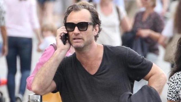 Jude Law vor seiner Premiere im Rahmen der Wiener Festwochen in der Innenstadt (Bild: Starpix/A. Tuma/SPY)