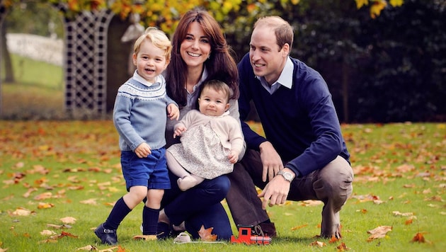 Mit diesem Familienfoto wünschen Prinz William und Herzogin Kate allen "Frohe Weihnachten". (Bild: KensingtonRoyal/Chris Jelf)