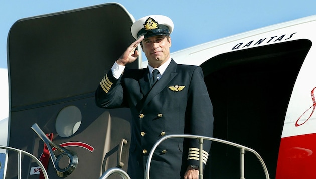 Hobby-Pilot John Travolta nimmt Abschied von seiner Boeing. (Bild: AFP)