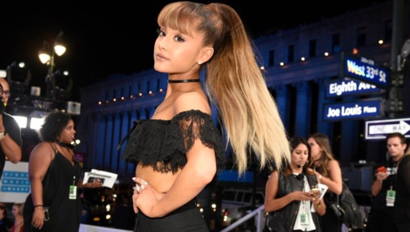 Ein Sprecher teilte mit, dass die US-amerikanische Sängerin Ariana Grande wohlauf sei. (Bild: Chris Pizzello/Invision/AP)