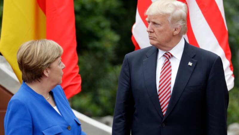 Angela Merkel und Donald Trump diskutierten über "Ungleichgewichte" bei Exporten. (Bild: AP)