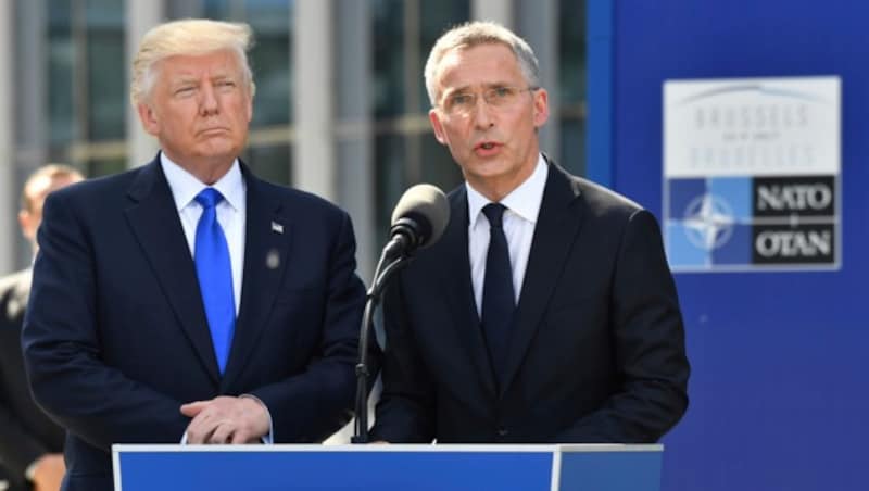 US-Präsident Trump mit NATO-Generalsekretär Stoltenberg (Bild: AP)