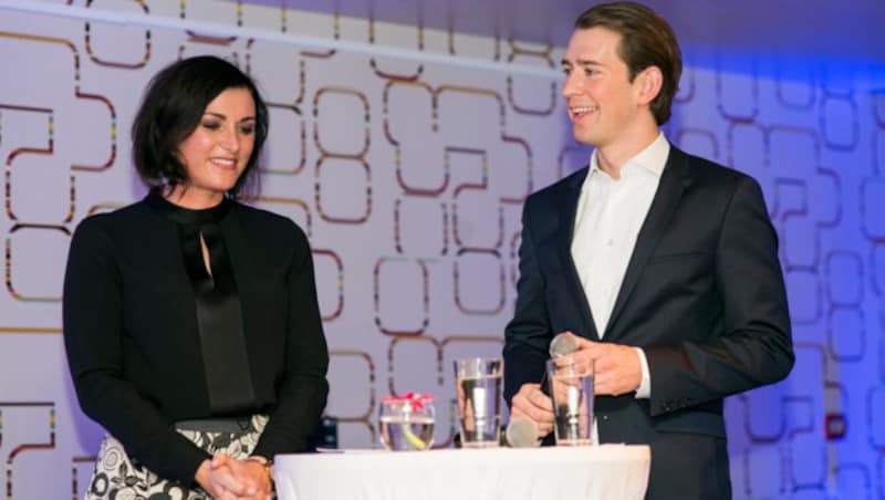 Elisabeth Köstinger und Sebastian Kurz 2016 bei einer Diskussionsveranstaltung (Bild: elli-koestinger.at)