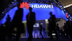 Wegen ihrer Nähe zur Regierung in Peking stehen chinesische Firmen wie Huawei in zahlreichen Staaten unter verschärfter Beobachtung. (Bild: AFP)