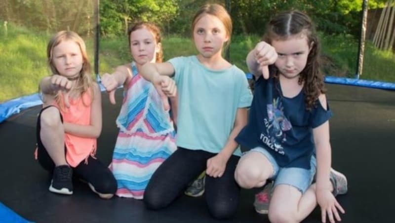 Lily, Luisa, Julia und Emilia spielen in der Nähe: Familien fürchten um die Gesundheit der Kinder. (Bild: Neumayr/MMV)