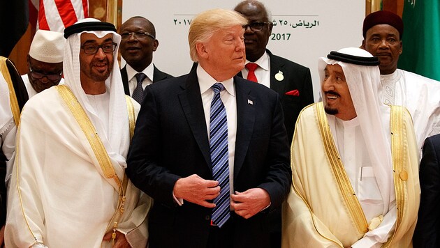 US-Präsident Trump mit König Salman (re.) in Saudi-Arabien (Bild: AP)