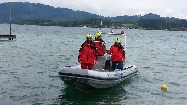 Mit diesem Boot wurden die beiden in Seenot geratenen Mädchen von den Wasserrettern geborgen. (Bild: unbekannt)