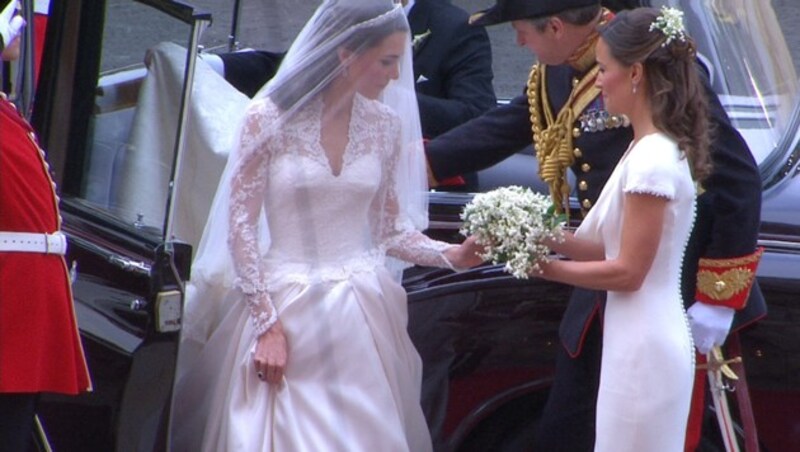 Pippa Middleton sorgt bei der Hochzeit ihrer Schwester Kate mit ihrem Po für Furore. (Bild: (c) AP)