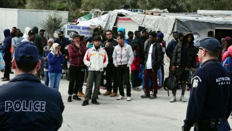 Flüchtlinge im Moria-Camp auf Lesbos (Bild: AFP)