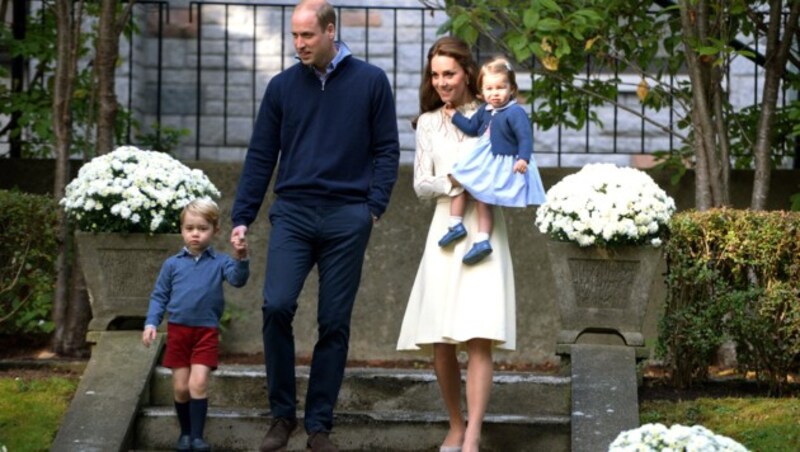 Prinz William und Herzogin Kate mit George und Charlotte (Bild: AP)