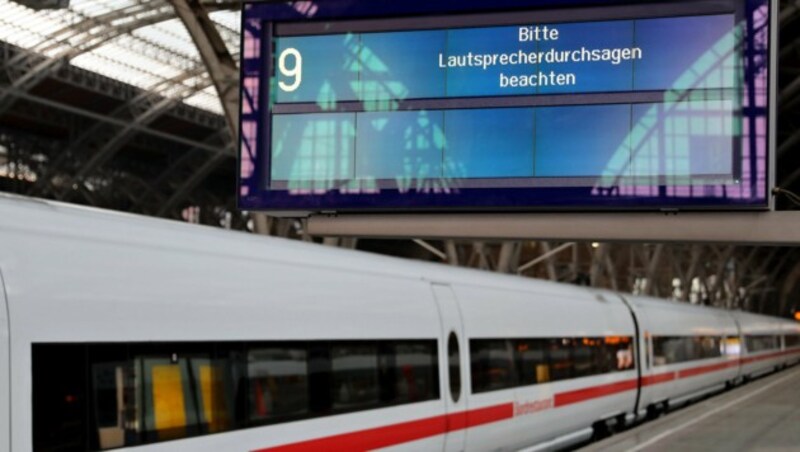 Der Cyber-Angriff erreichte die Deutsche Bahn. (Bild: APA/dpa-Zentralbild/Jan Woitas)