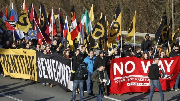 Die "Identitäre Bewegung" bei einer ihrer Demonstrationen (Bild: APA/ERWIN SCHERIAU (Symbolbild))