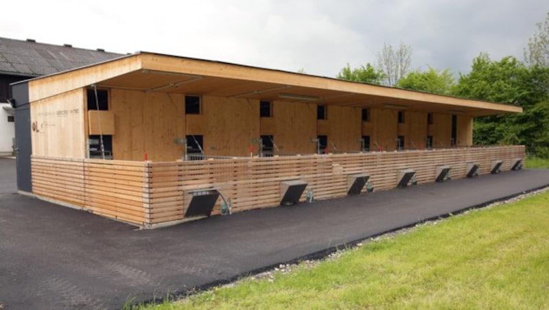 Der Prototyp des revolutionären Stalls steht in Thalheim bei Wels. (Bild: Gerhard Wenzel)