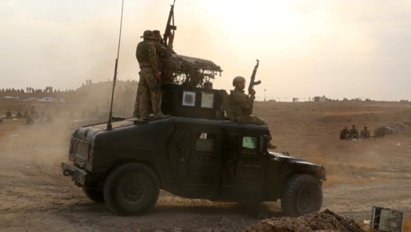 Soldaten der irakischen Armee auf einem Humvee (Bild: AFP)