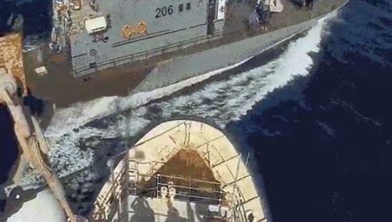 Zwischenfall im Mittelmeer: Deutsche Helfer geraten mit der libyschen Marine aneinander. (Bild: Screenshot/Sea Watch)