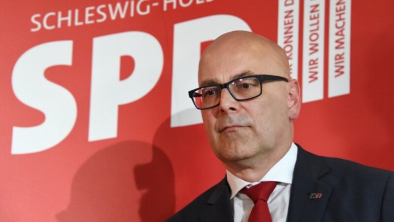 Für den SPD-Kandidaten Torsten Albig bestand nach der Wahl wenig Grund zur Freude. (Bild: APA/dpa/Carsten Rehder)