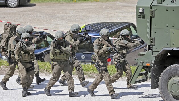 Die Spezialeinheit Cobra und das Bundesheer spielten eine wichtige Rolle (Bild: Christof Birbaumer/Kronenzeitung)