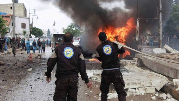 Die Explosion einer Autobombe in Nordsyrien (Bild: AP)