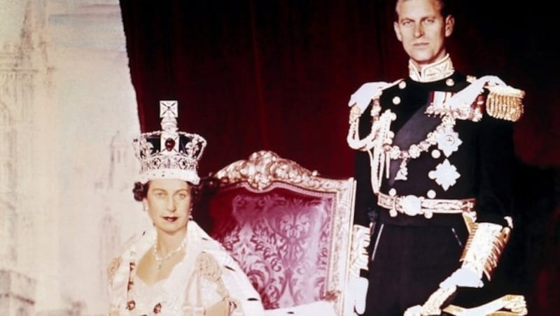 Queen Elizabeth mit ihrem Ehemann Prinz Philip nach ihrer Krönung im Jahr 1953 (Bild: AFP)